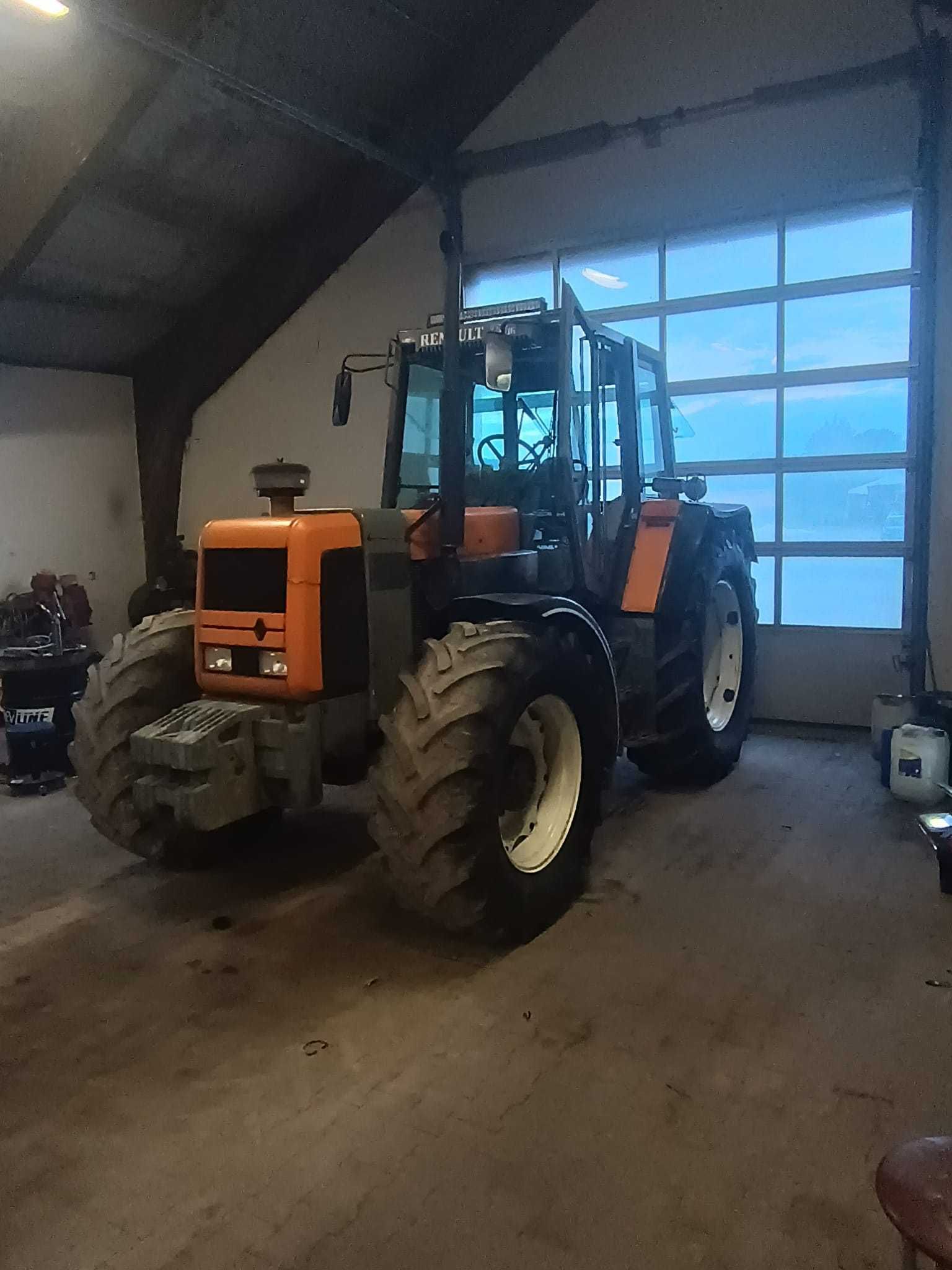 Traktor Renault 133-54