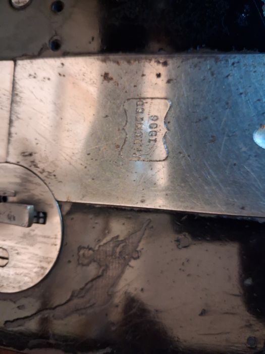 Maszyną  Singer. Rok produkcji 1886