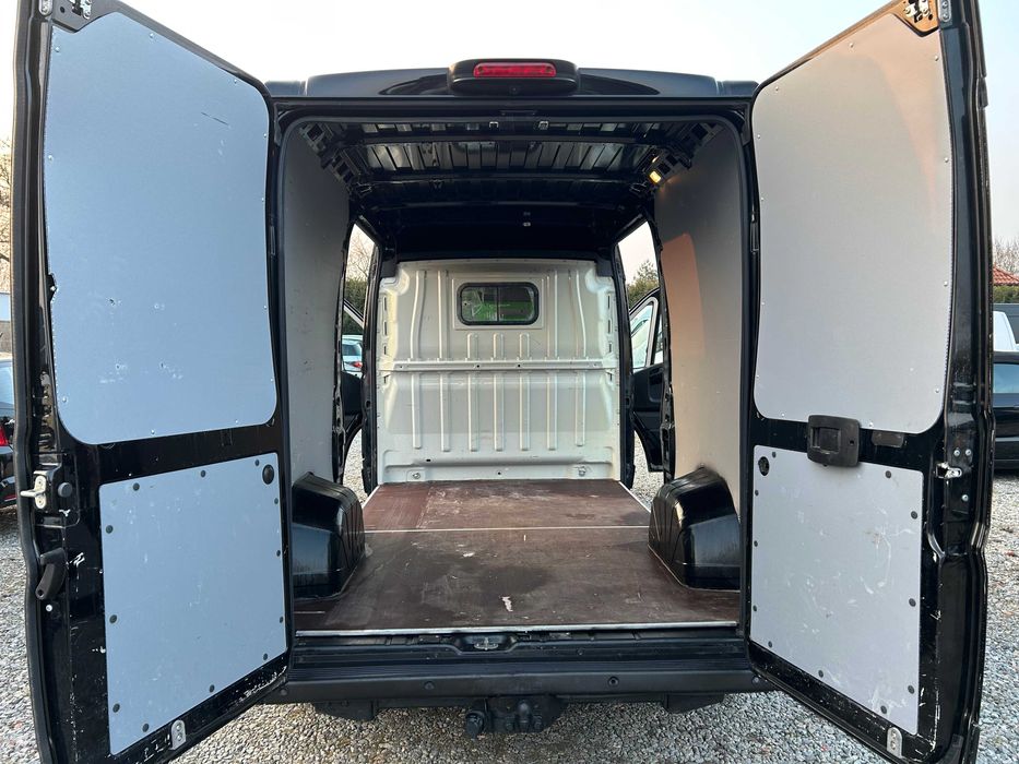 Wypożyczalnia wynajem busów