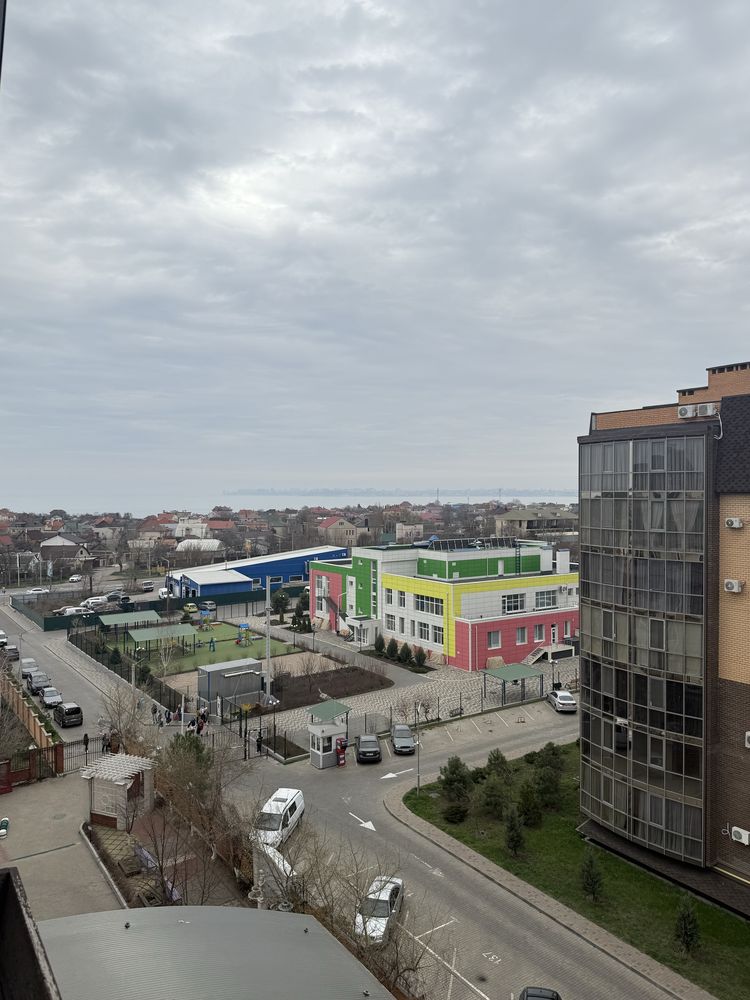 Двухкомнатная с ремонтом в ЖК зелёный  мыс