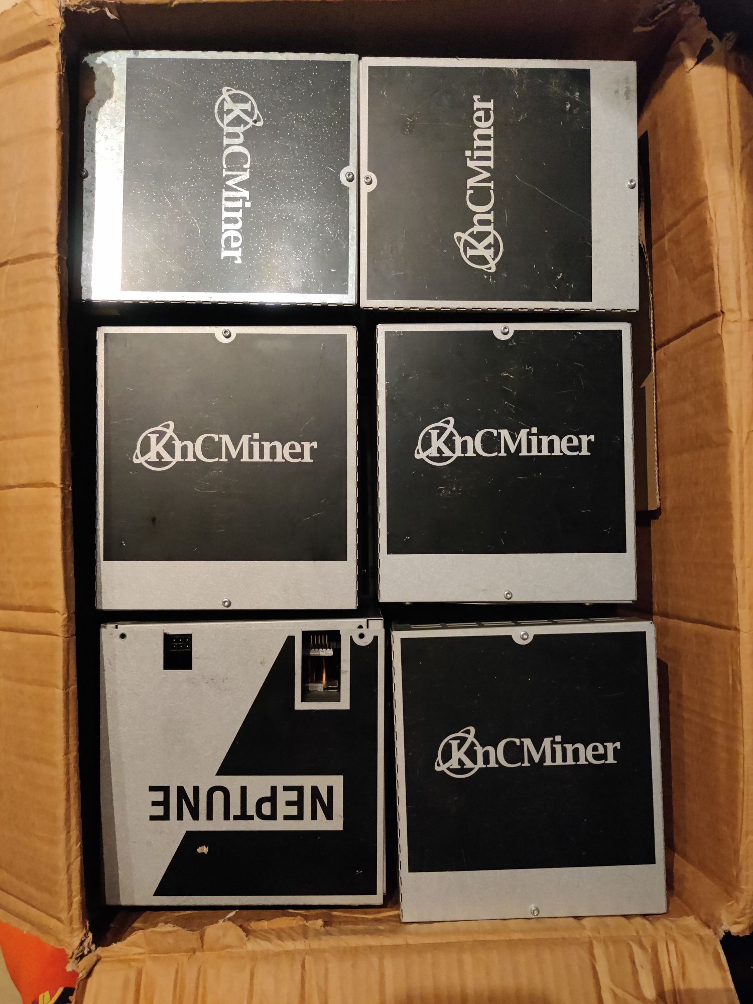 Knc miner Bitcoin 12 wentylatorów 2 koparki