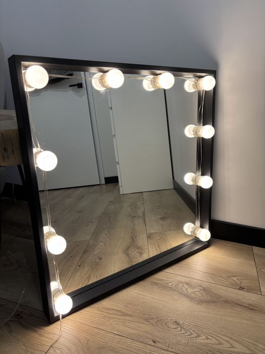 Lustro MAKIJAŻOWE LED, 65x65cm