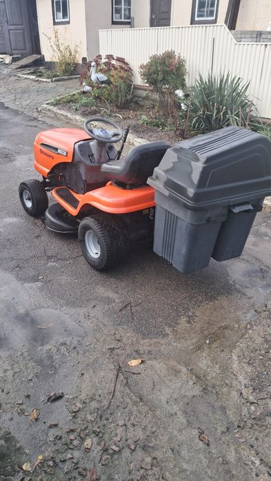 Садовий трактор газоно косарка Husqvarna Lt151
