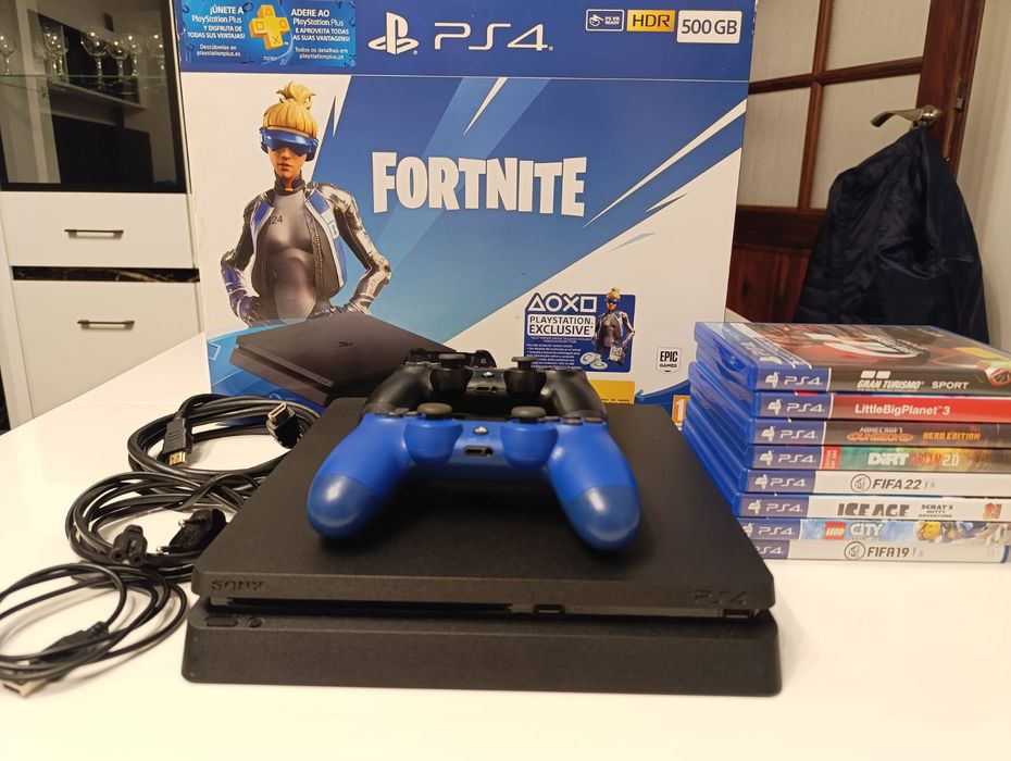 Konsola PS4 Slim + 2pady DUALSHOCK+ 8 gier