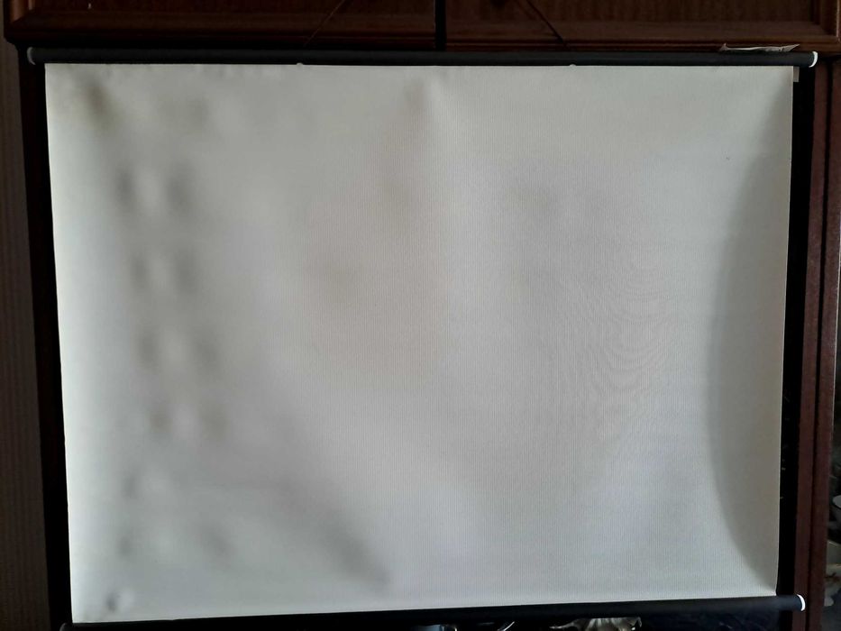 Екран підвісний для проєкції