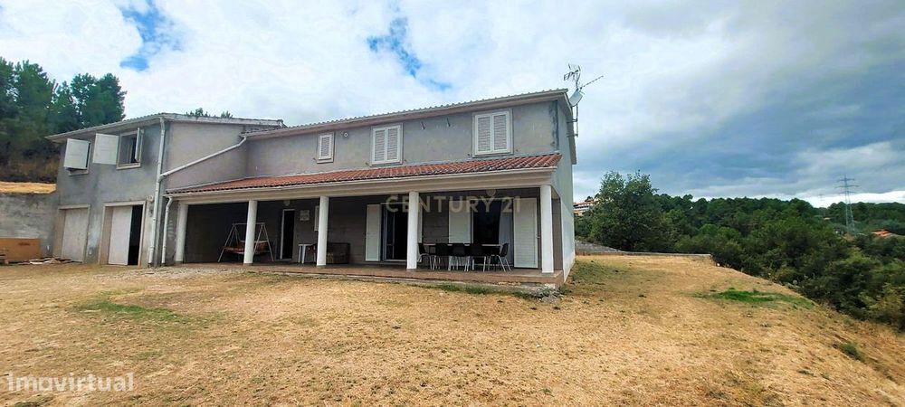 Casa Isolada em Chaves com terreno e Vista para a Cidade