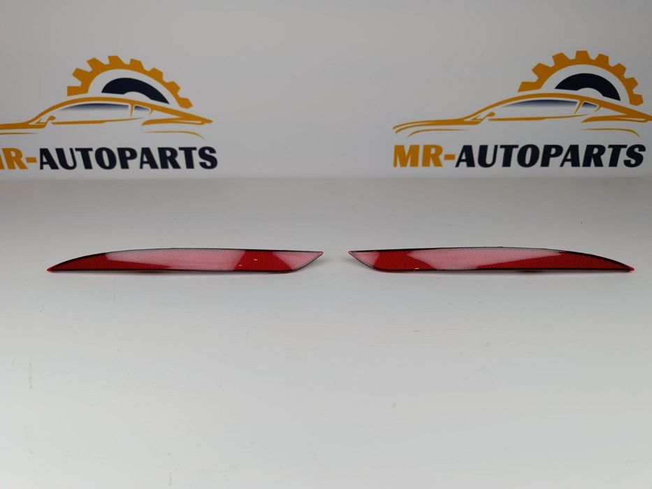 Відбивач катафот заднього бампера лівий правий Tesla Model Y