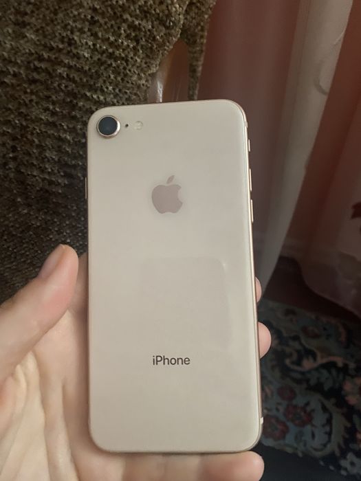 Продам айфон 8 в гарному стані