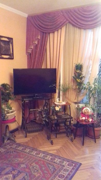 Продаж 3-кімнатної квартири в самому центрі Броварів.