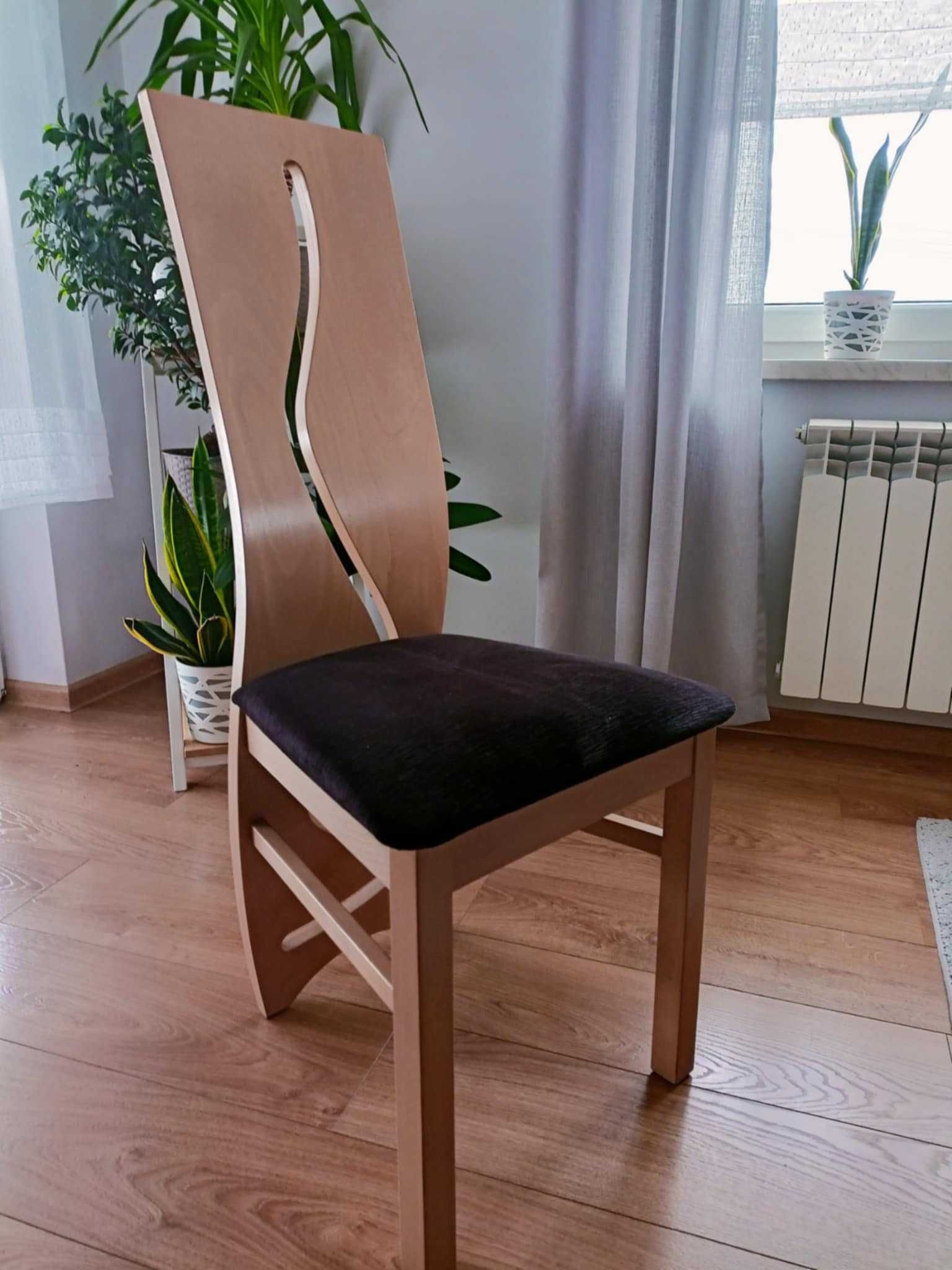 Stół z krzesłami