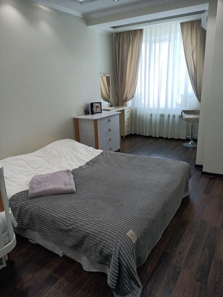 Продам квартиру 2-х кімнатну вул.Сенявіна 67м2, 8/9