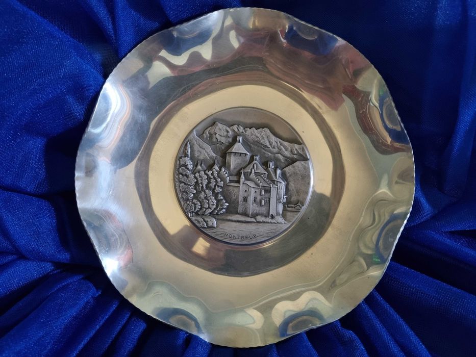 Винтажная сувенирная тарелка Montreux Hand Hammered Plate,Switzerland