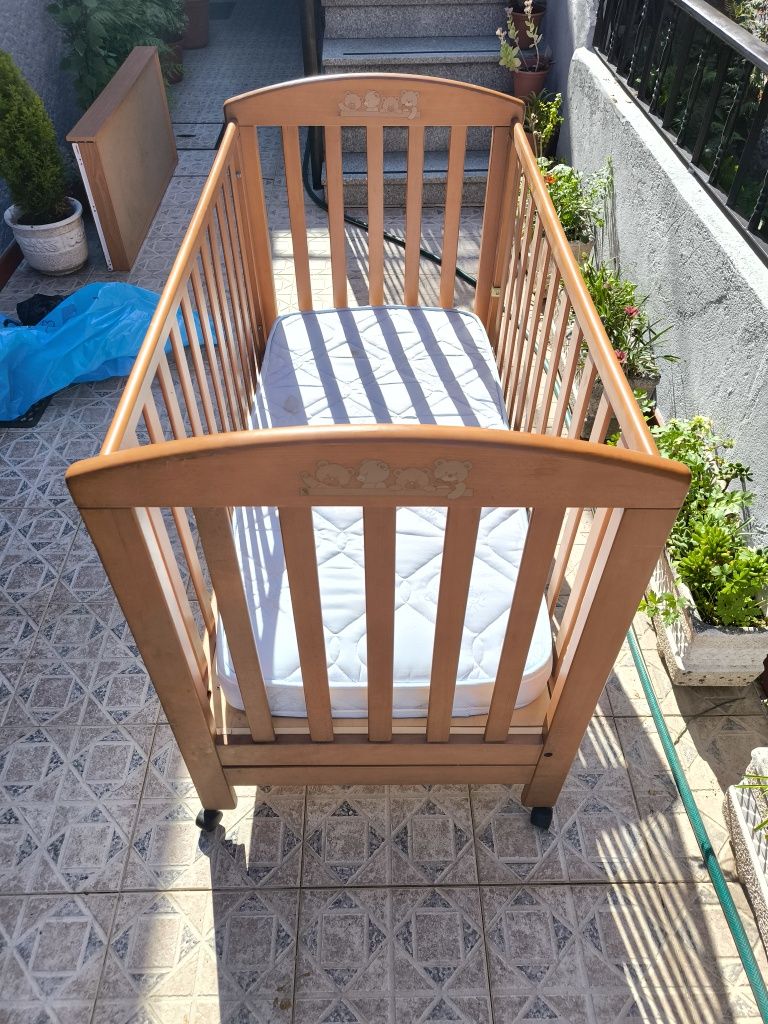 Berço/Cama Pré Natal com colchão usado