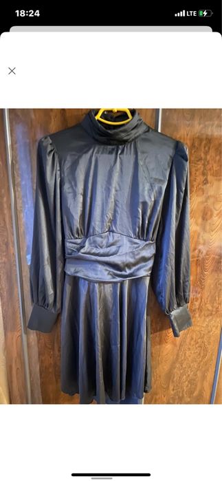 Шелковое платье с открытой спиной