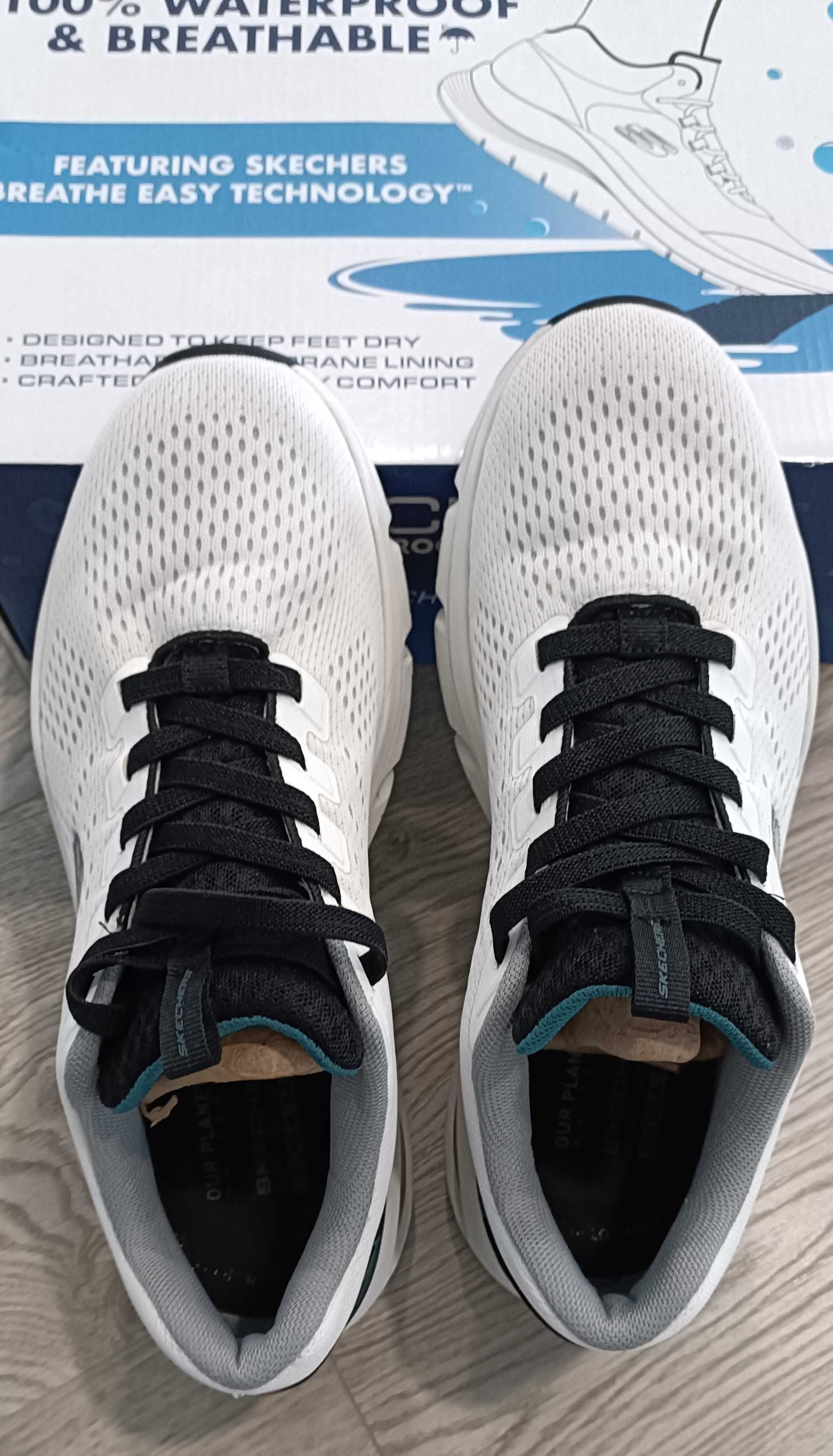 Tênis Skechers brancos 42
