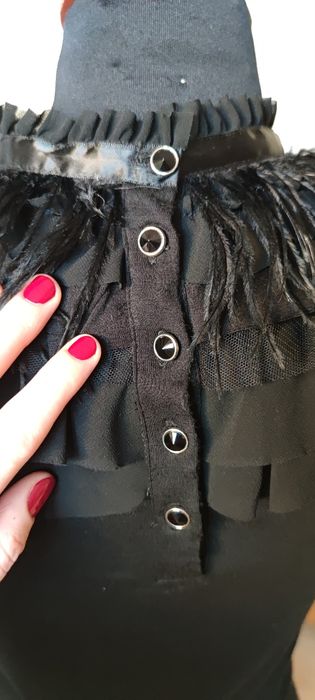 Czarna bluzka top z krótkim rękawem Vila XS/S z piórami feathers