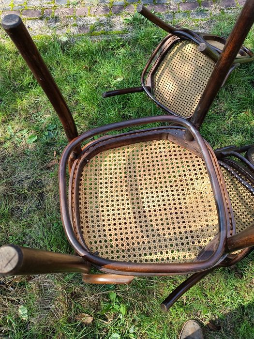 Sprzedam fotel bujany gięty plus cztery krzesła ratanowe