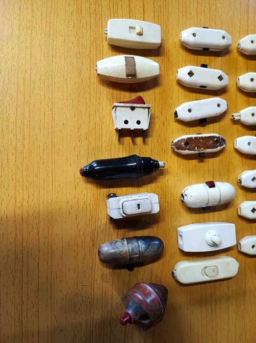 Bakelitowy wyłącznik,pstryczek elektryczek,cena za 1 szt.