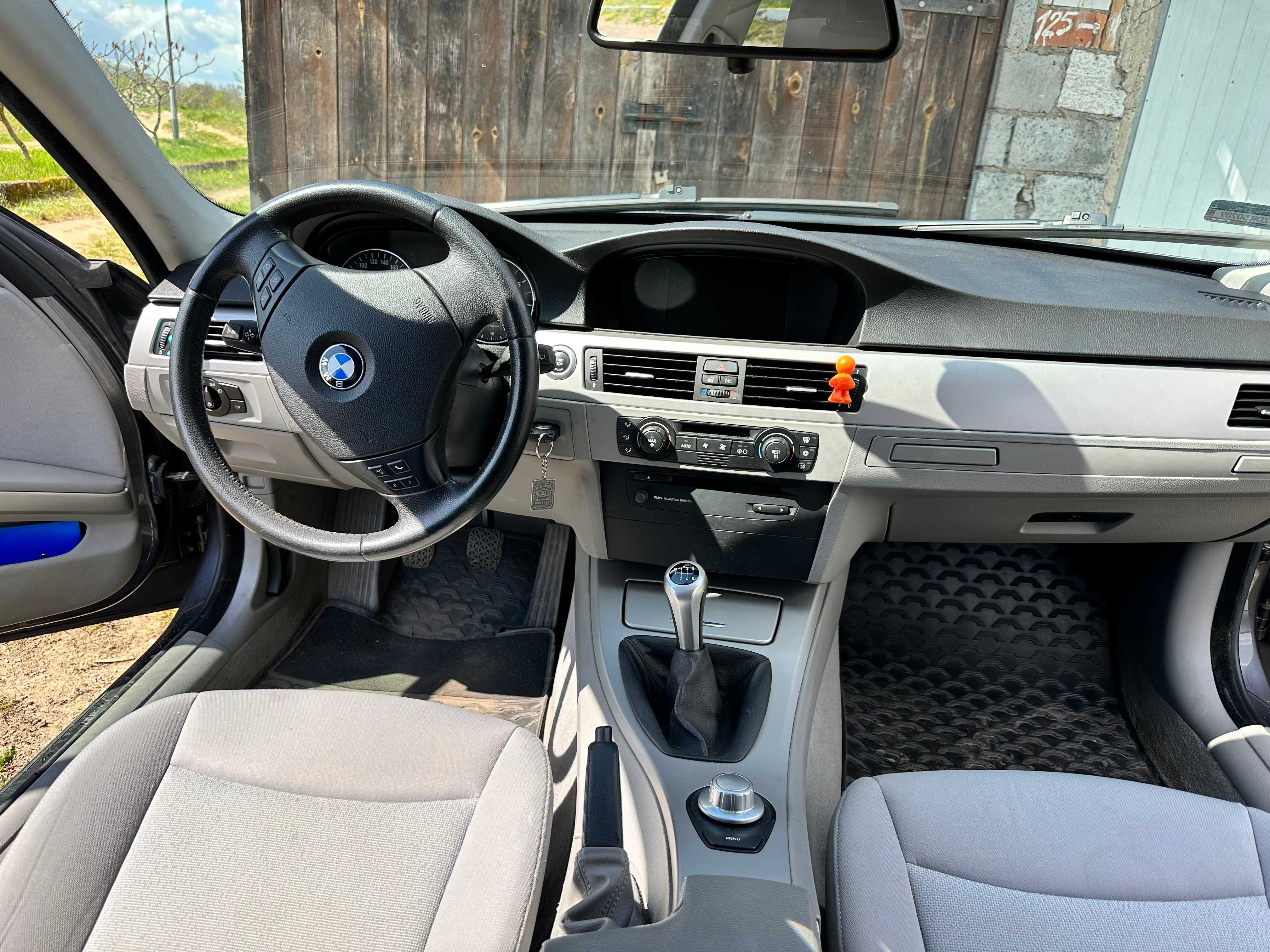 BMW E90 Seria 3 318i