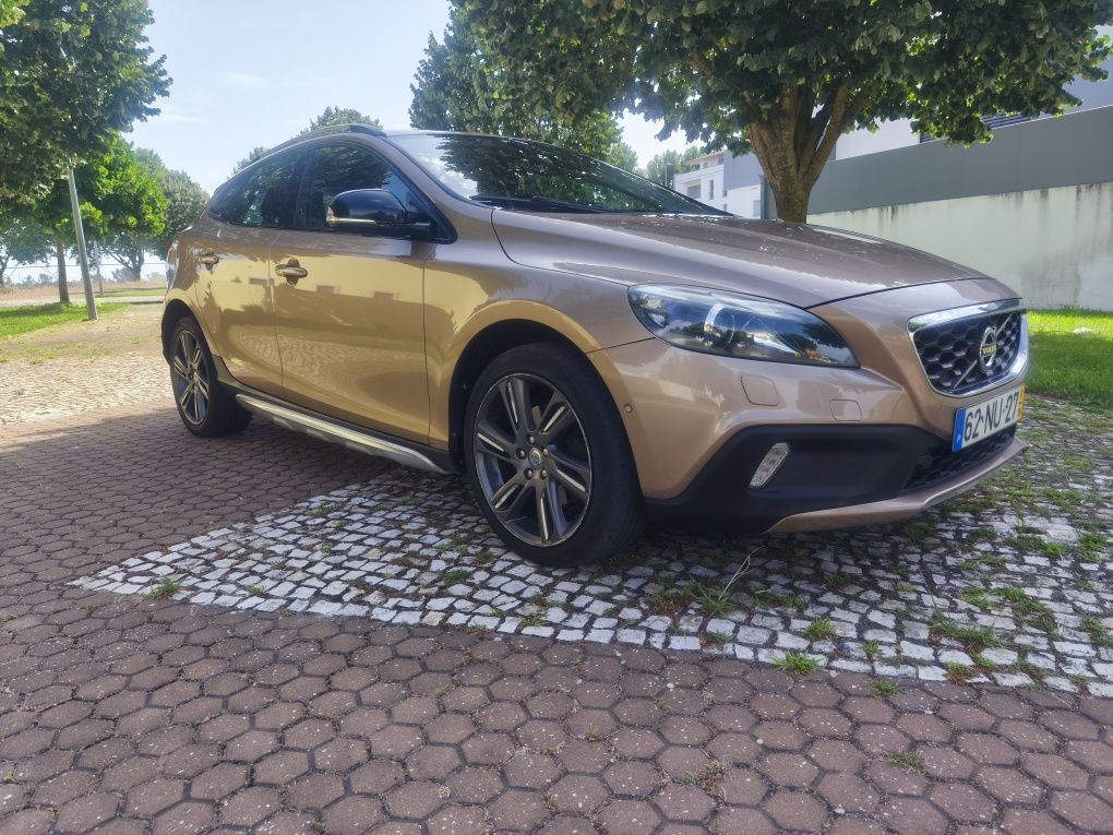 Volvo v40 Cross country