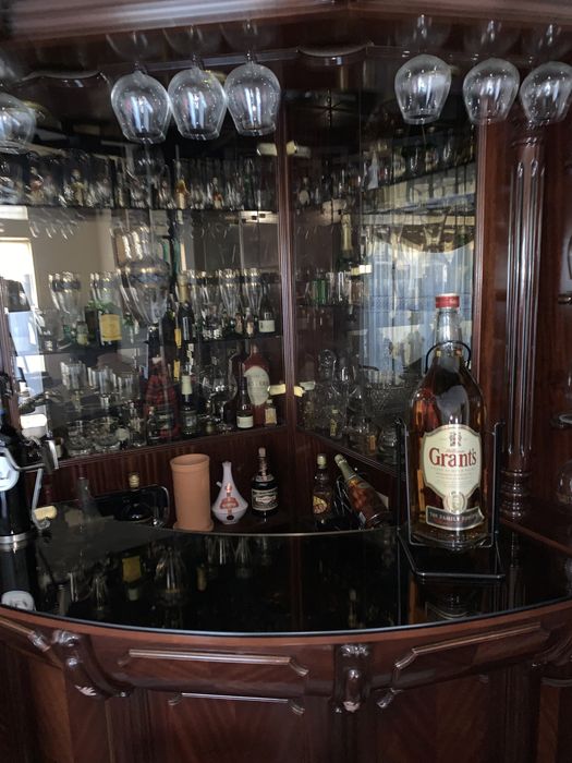 Vende-se bar de canto