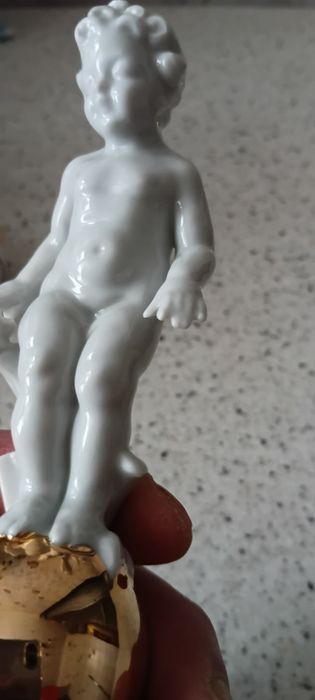 Путти с мячиком Германия