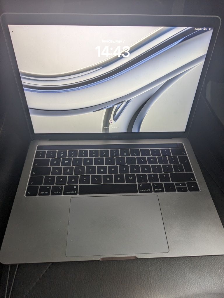 MacBook pro 13" 2018 16gb ram, 256ssd