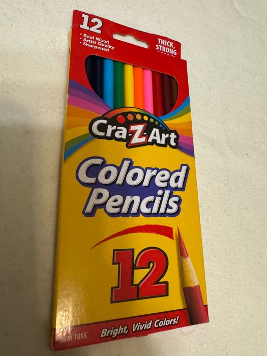 Цветные карандаши 12 шт и фломастеры Crayola 10 шт смываемые