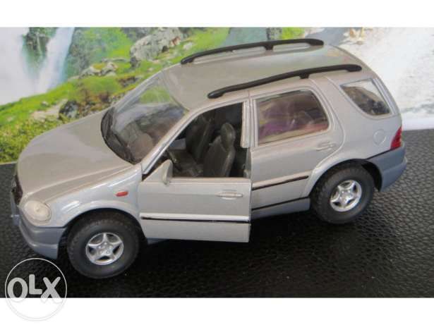 Mercedes Benz M-Class 1:32 Diecast