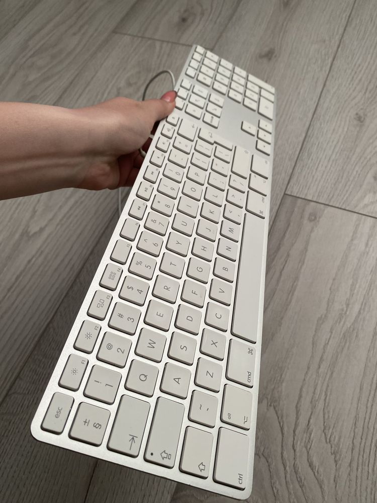 Apple Keyboard white