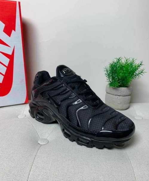"Buty damskie Trampki"Nike_Air_Max_TN_Plus_czarny R.39