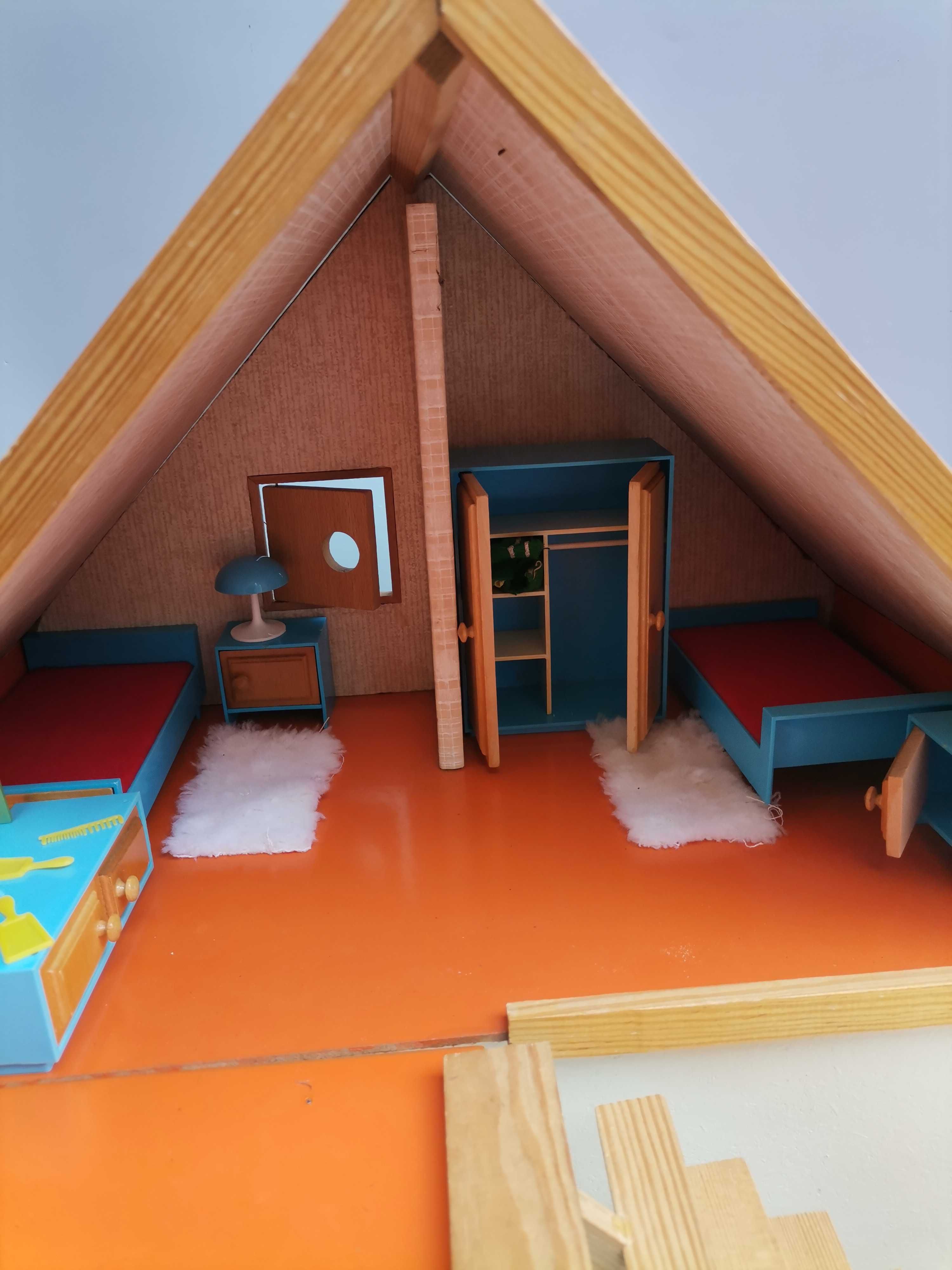 Domek drewniany dla lalek z wyposażeniem Vintage