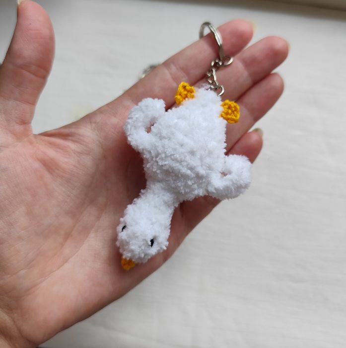 Вязаный брелок зайчик, пингвин,гусь, олень, лягушонок