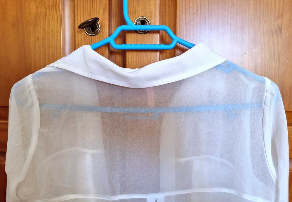 Camisa branca com transparência Bershka, tamanho XS
