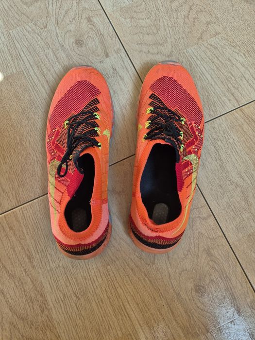 Чоловічі кросівки відомого бренду Nike.