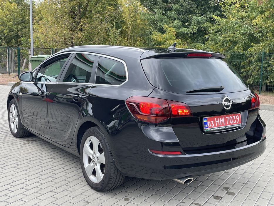 Продам Opel Astra J 2012р. 1.6 бензин Свіжопригнана