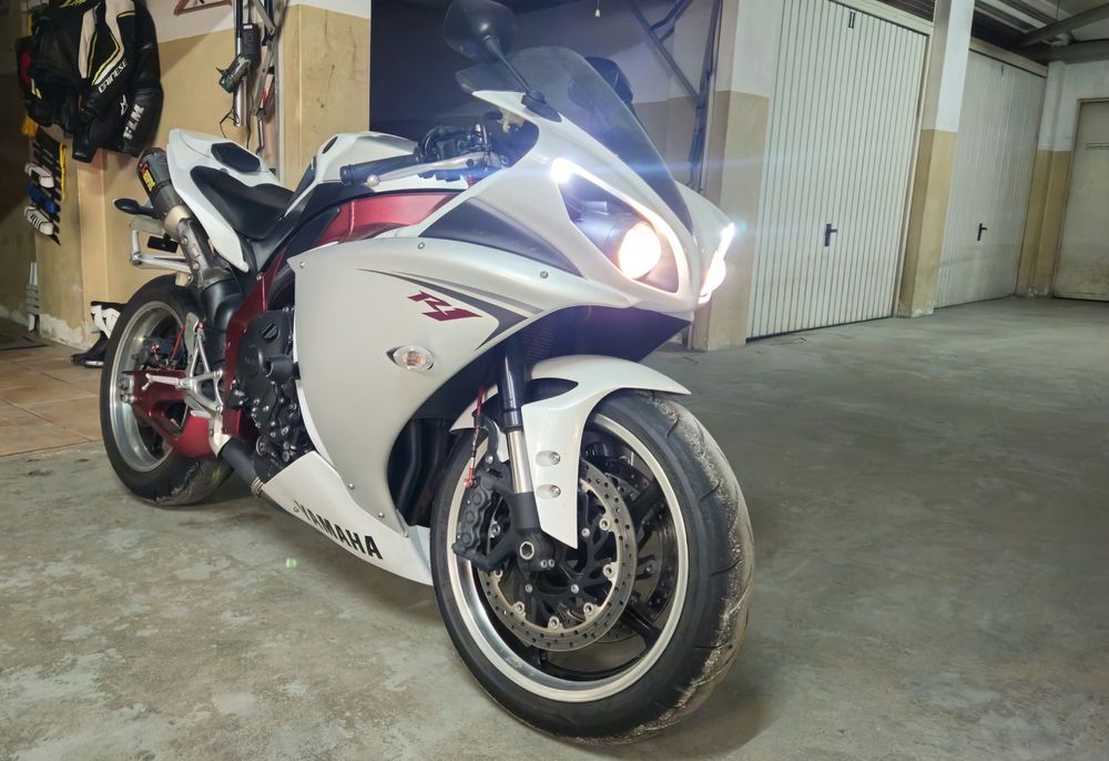 Yamaha R1 crossplane 2009
