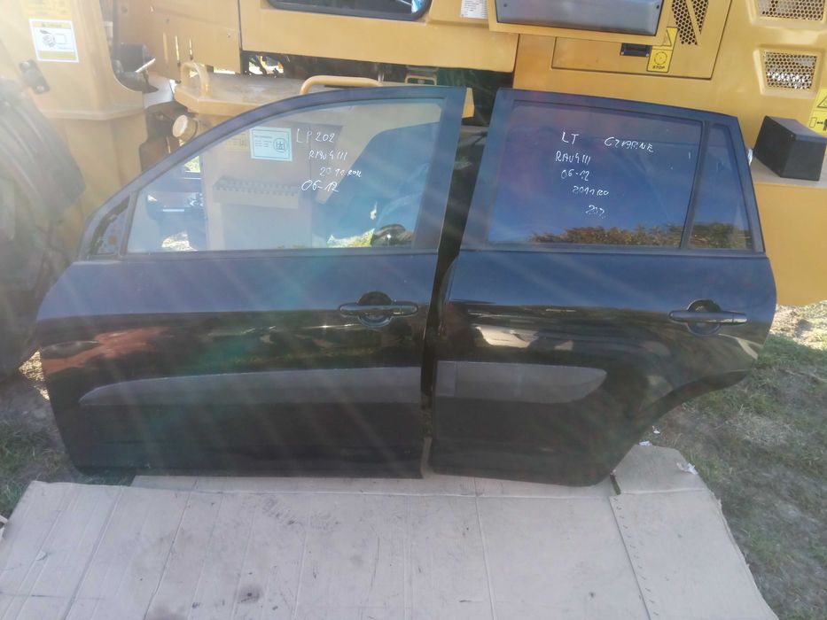 TOYOTA RAV4 III 06-12 drzwi lewe przód kolor czarny 202