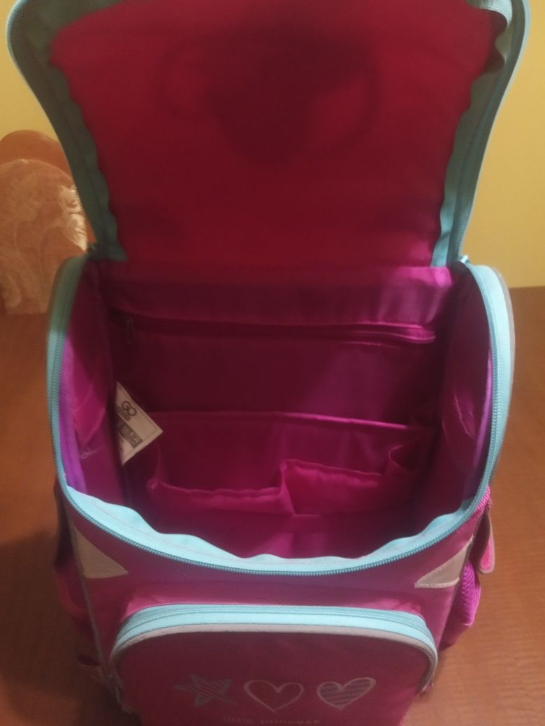 Шкільний рюкзак для 1-4 класу
