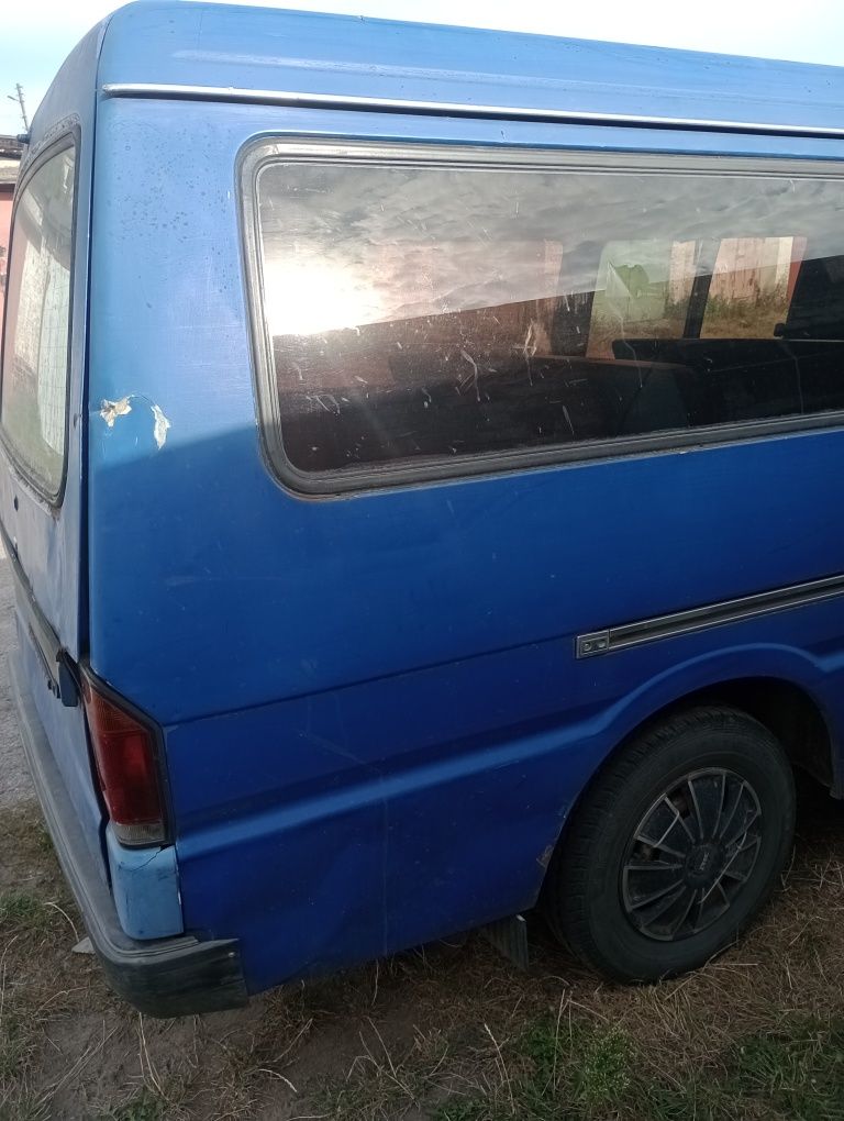 Mazda E2200 1997 р двигун R2