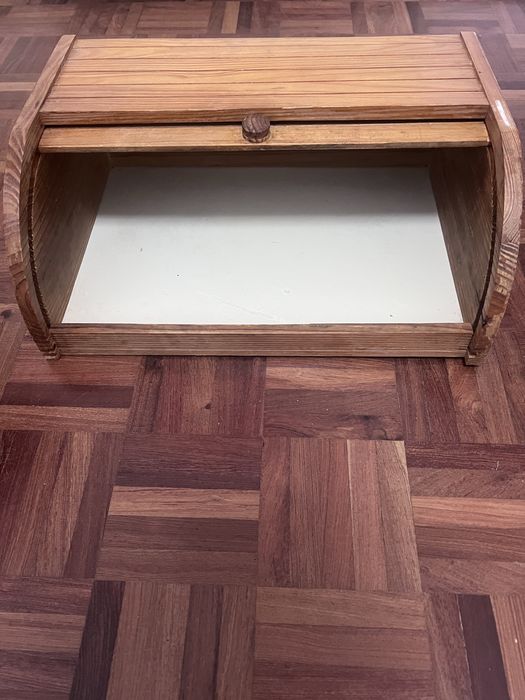 Caixa para pao em madeira