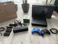 Xbox one x 1 TB, 2x pady, kinect, 8 gier