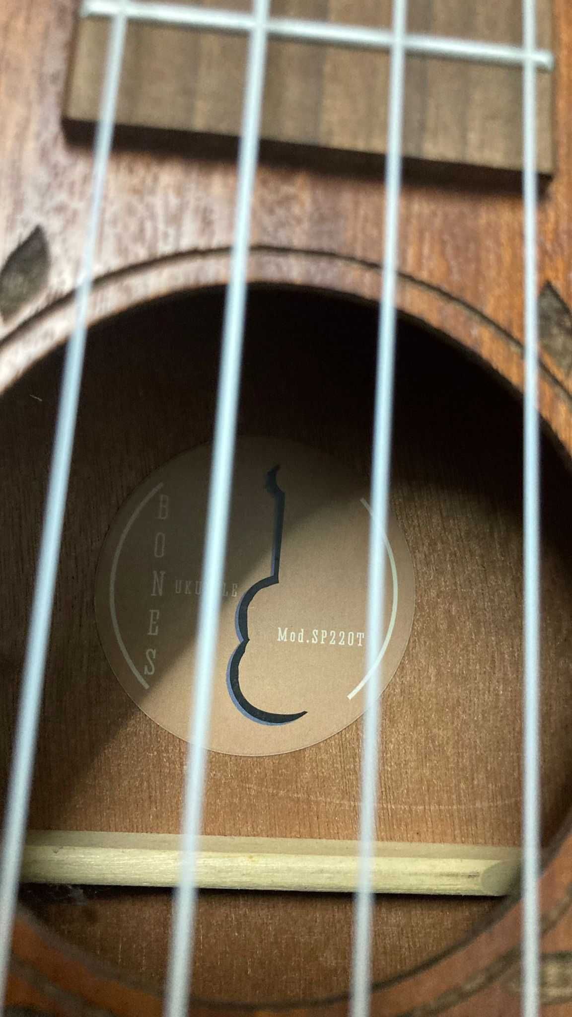 Ukelele tenor (grande)