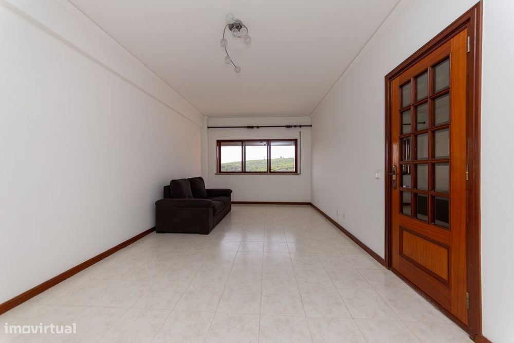 Arrendar T1 acolhedor. Garagem. Arrecadação. Sem mobília