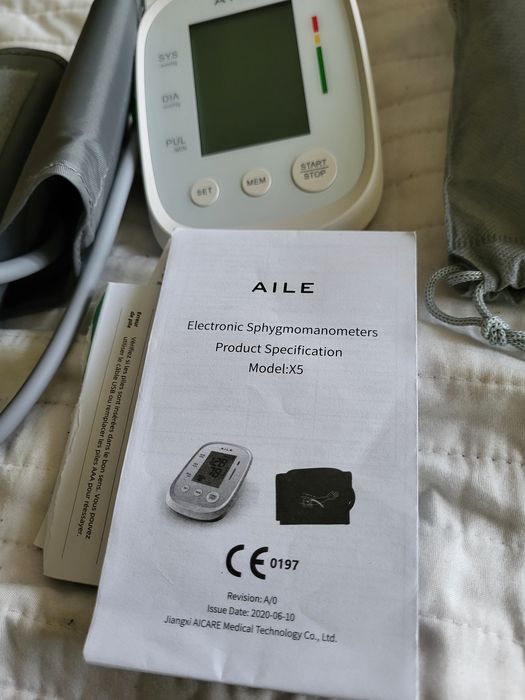 Ciśnieniomierz naramienny AAA lub USB