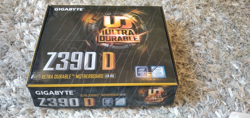 Gigabyte z390 D Intel i9 DDR 4 32 GB