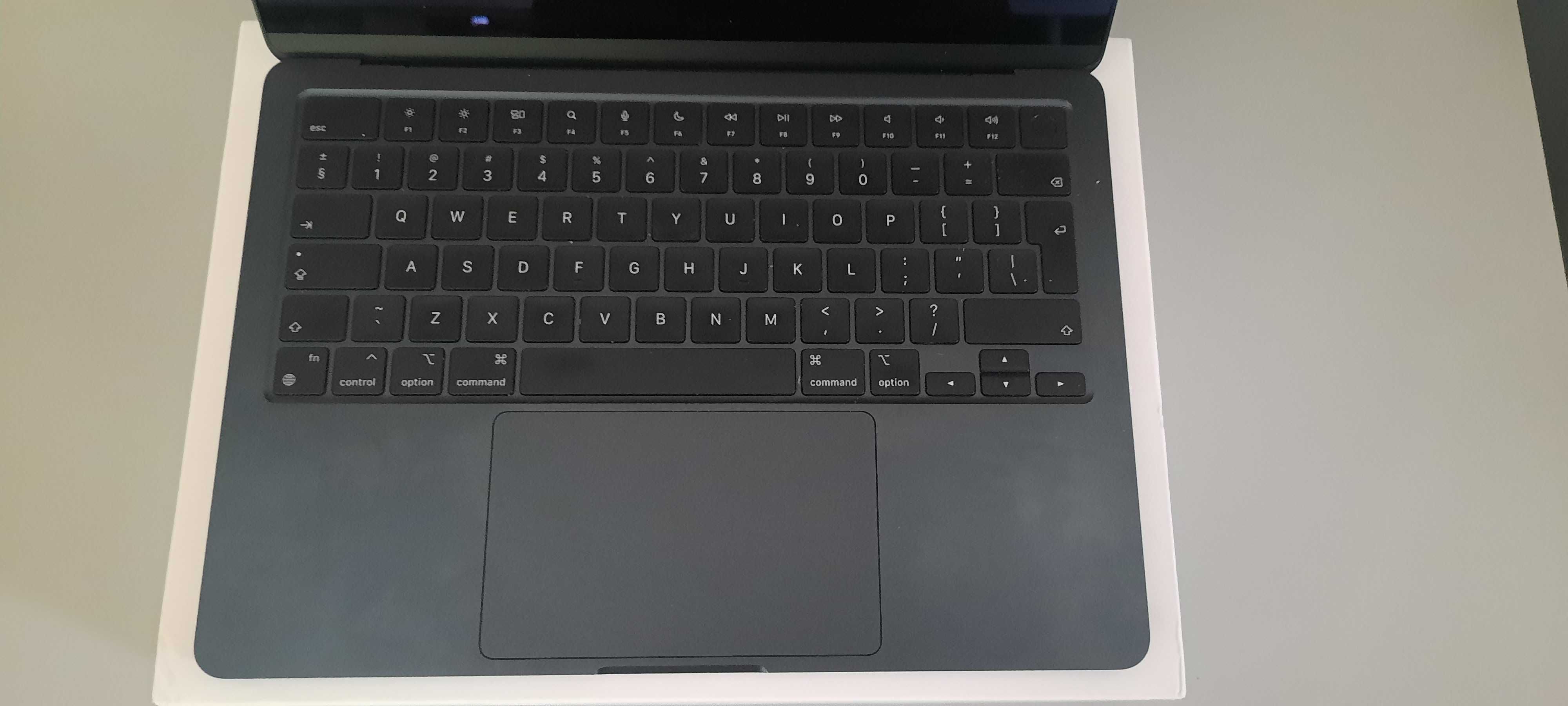 MacBook 13,3" Air M2/8GB/256GB SSD/Mac OS Midnight
