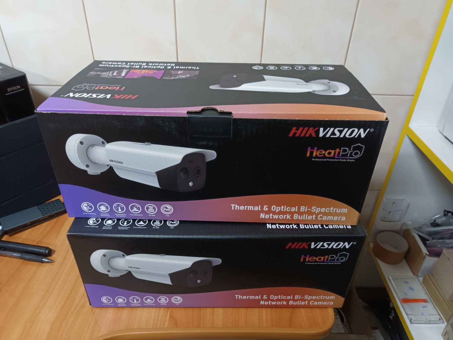 Двоспектральна камера з тепловізором Hikvision DS-2TD2628-10/QA