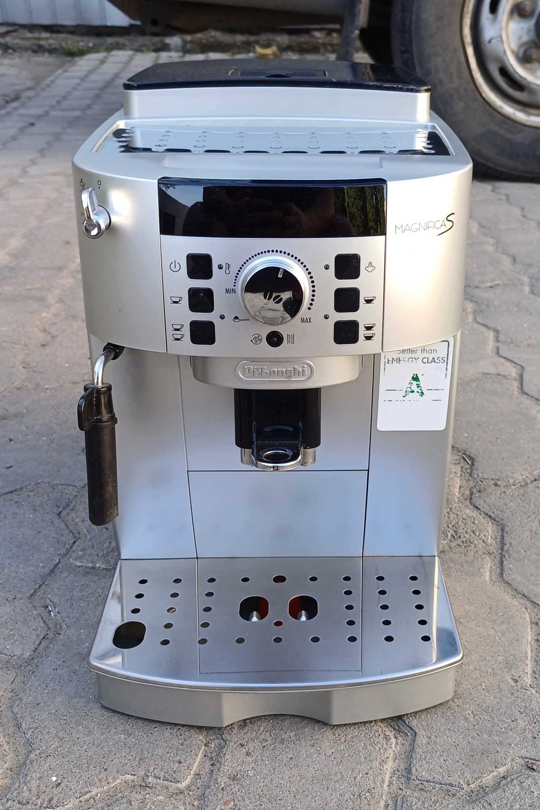 Кавомашина автоматична Delonghi Magnifica S ECAM 22.110.S срібна