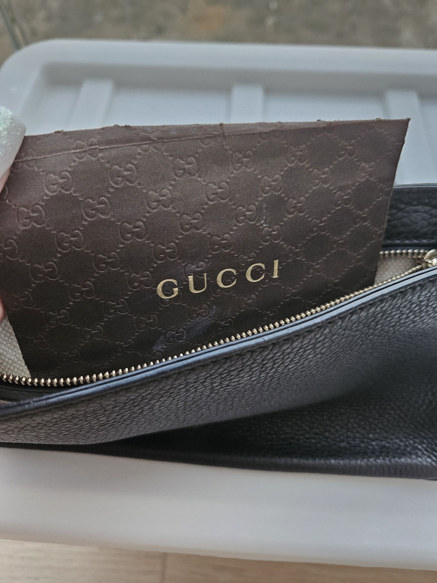 Bolsa gucci preta com documentos